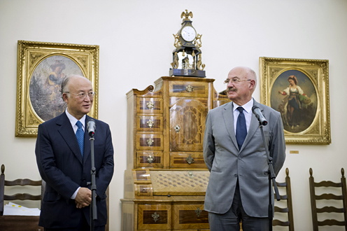 H.E. Mr Martonyi and Mr. Amano (photo: Csaba Pelsőczy)